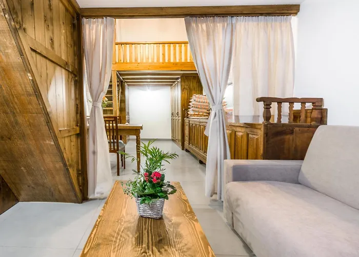 To Kamariko Nyaraló Szoroní